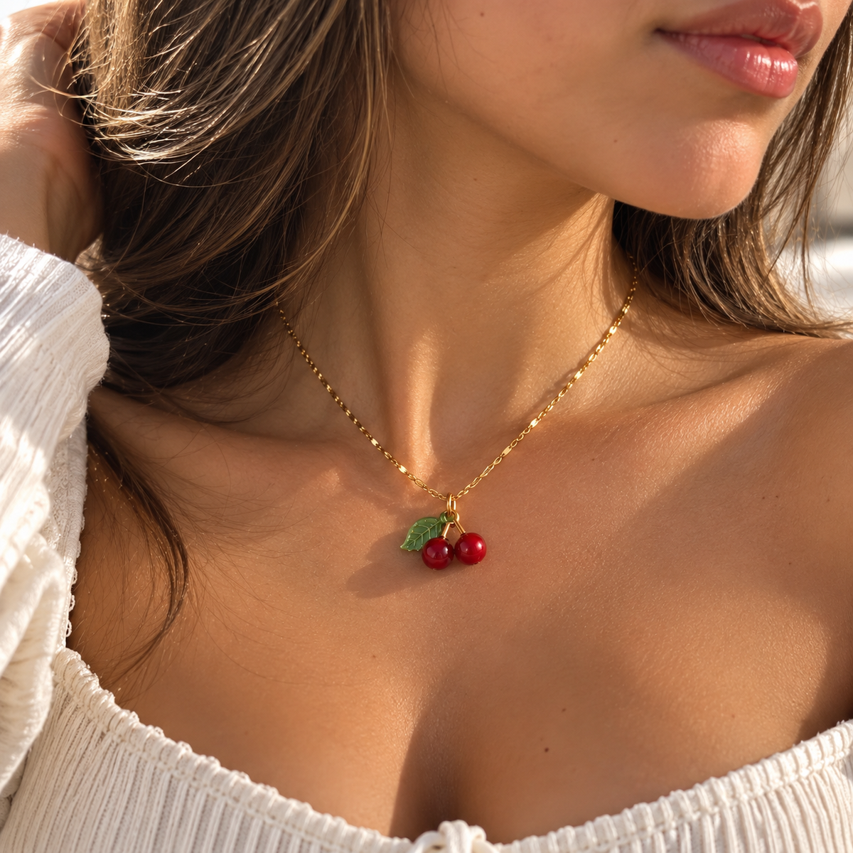 Collier Femme Cerises Dorées – Collier Tendance avec Pendentif Cerises