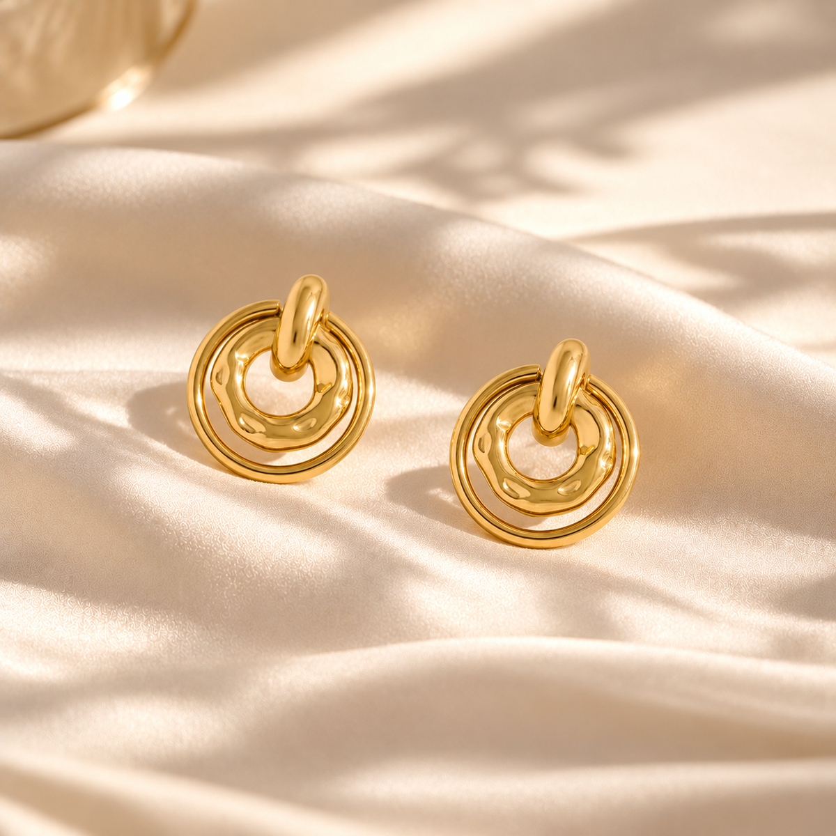 Boucles d’Oreilles Dorées en Acier Inoxydable – Design Élégant & Tendance