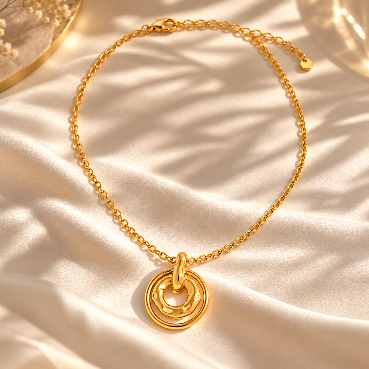 Collier Femme Doré avec Pendentif Anneaux Entrelacés – Élégant & Tendance