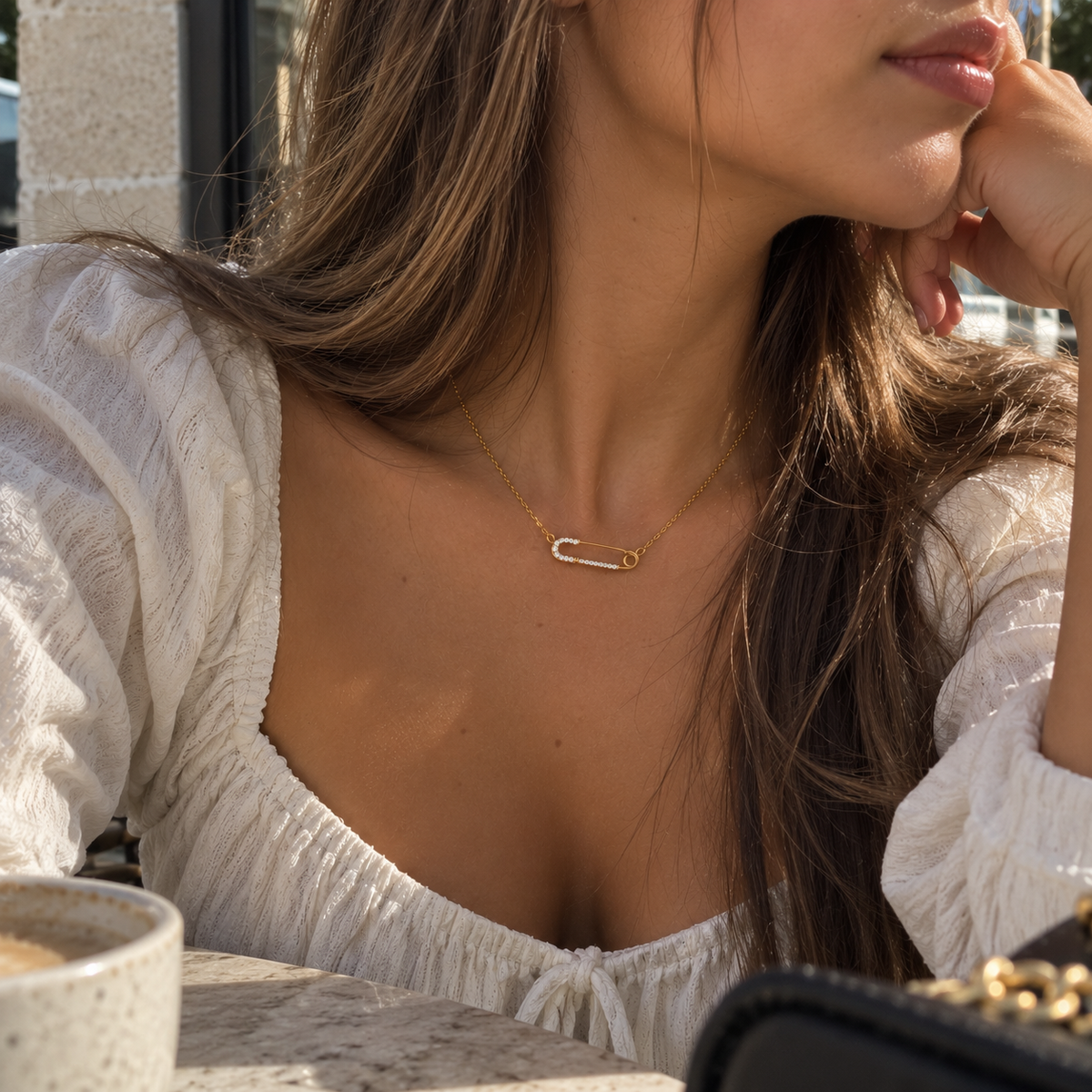 Collier Femme Doré en Acier Inoxydable – Pendentif Épingle à Nourrice avec Strass