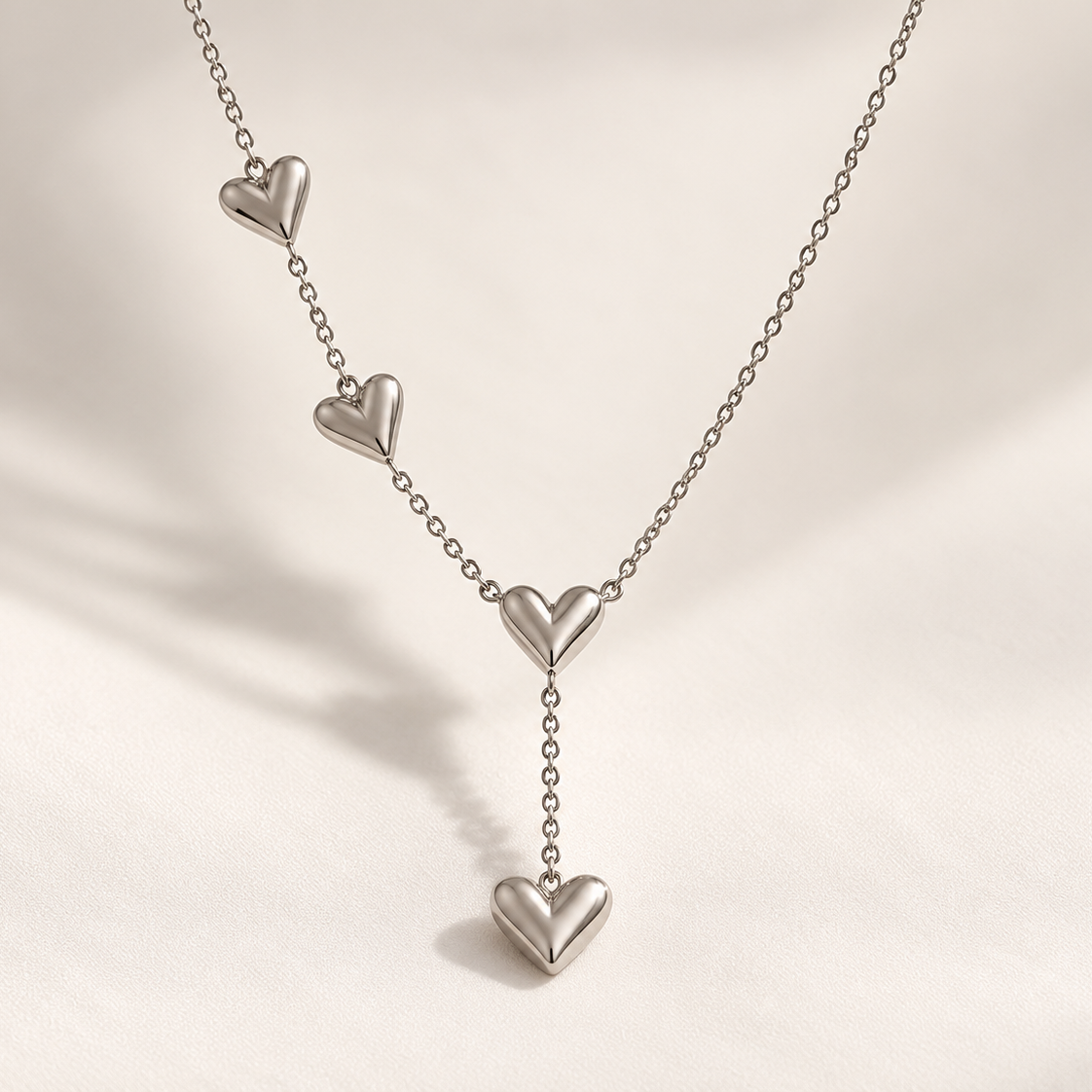 Collier Femme en Acier Inoxydable avec Cœurs – Bijou Élégant